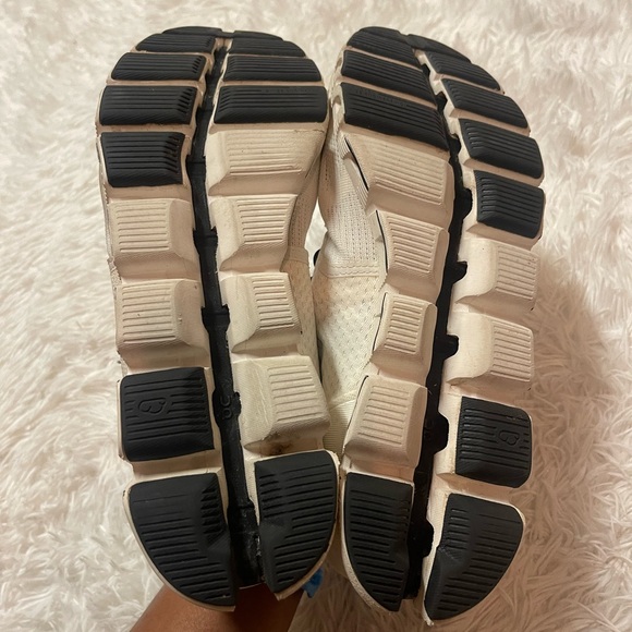 On Cloud running Shoes - Picture 10 of 16